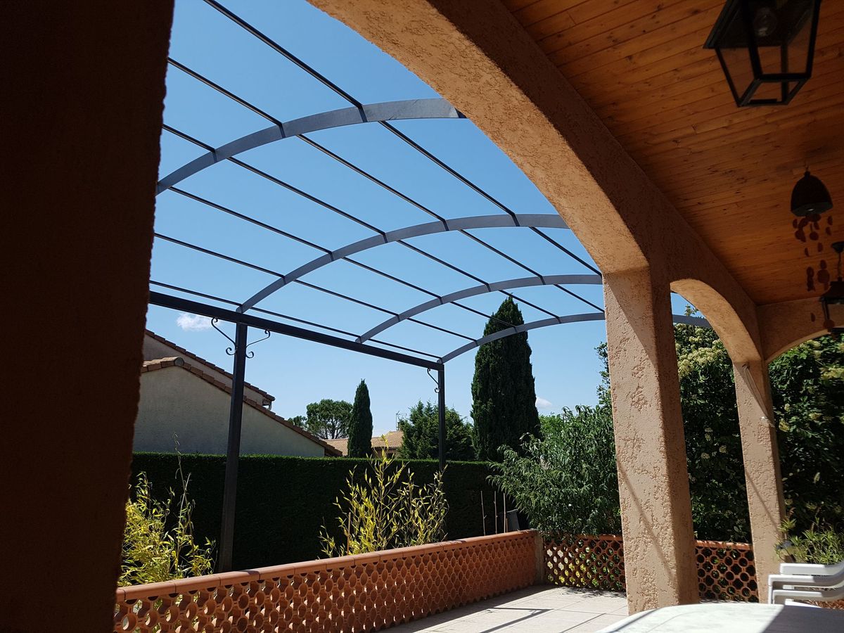 pergola métallique design.jpg